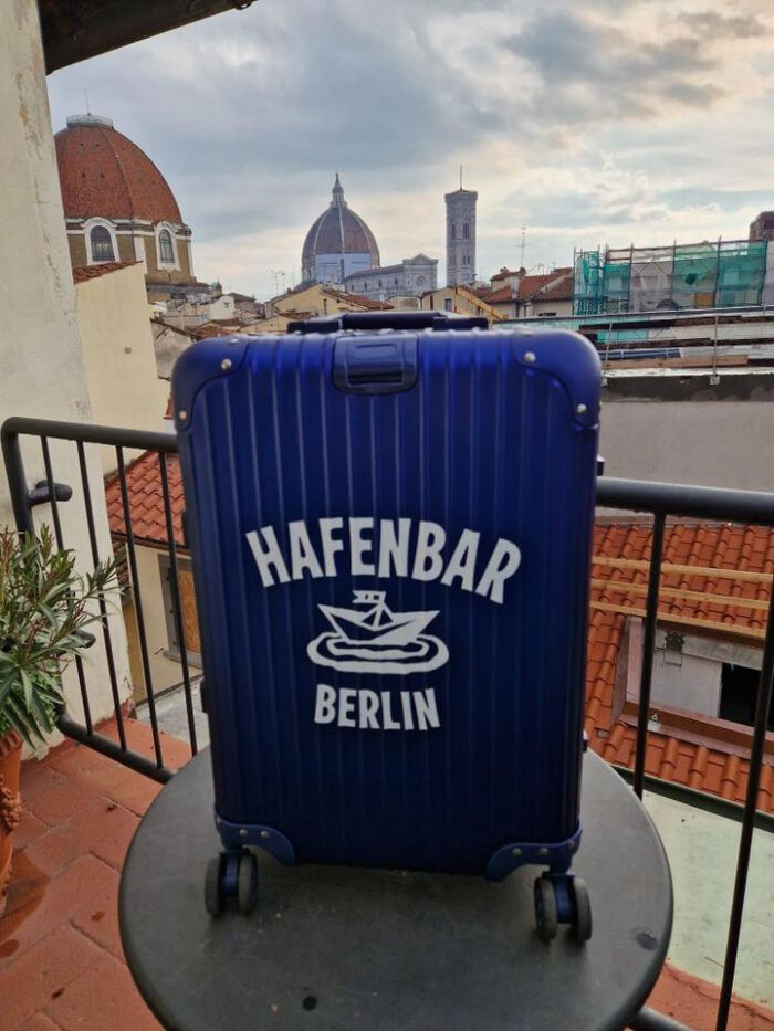 Hafenbar Koffer Trolley Handgepäck in Mailand