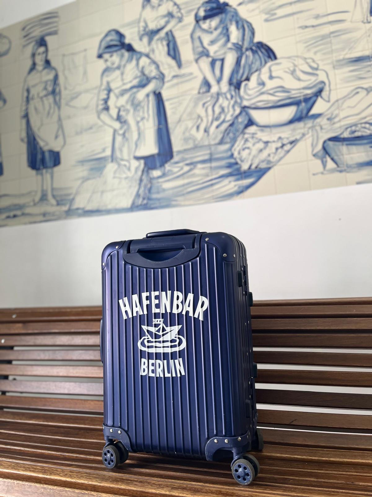 Hafenbar Koffer Trolley Handgepäck in Portugal